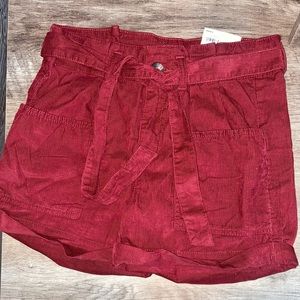 Kohl’s NWT Burgundy/Red Hi-Rose Mom Shorts. Size 3.
